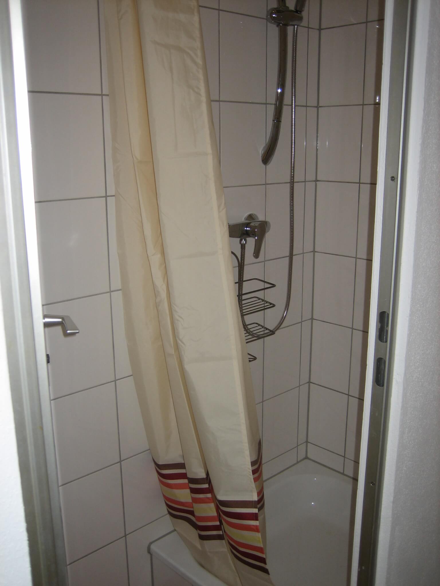 Dusche im Erdgeschoss Zimmer Neckarsulm